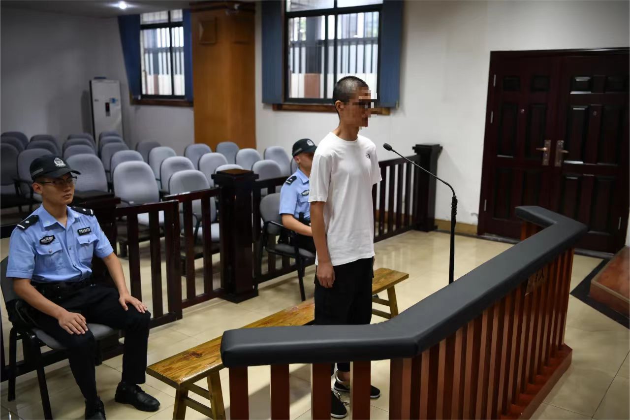 丧心病狂!男子考研连续落榜为寻刺激猥亵11岁女生获刑