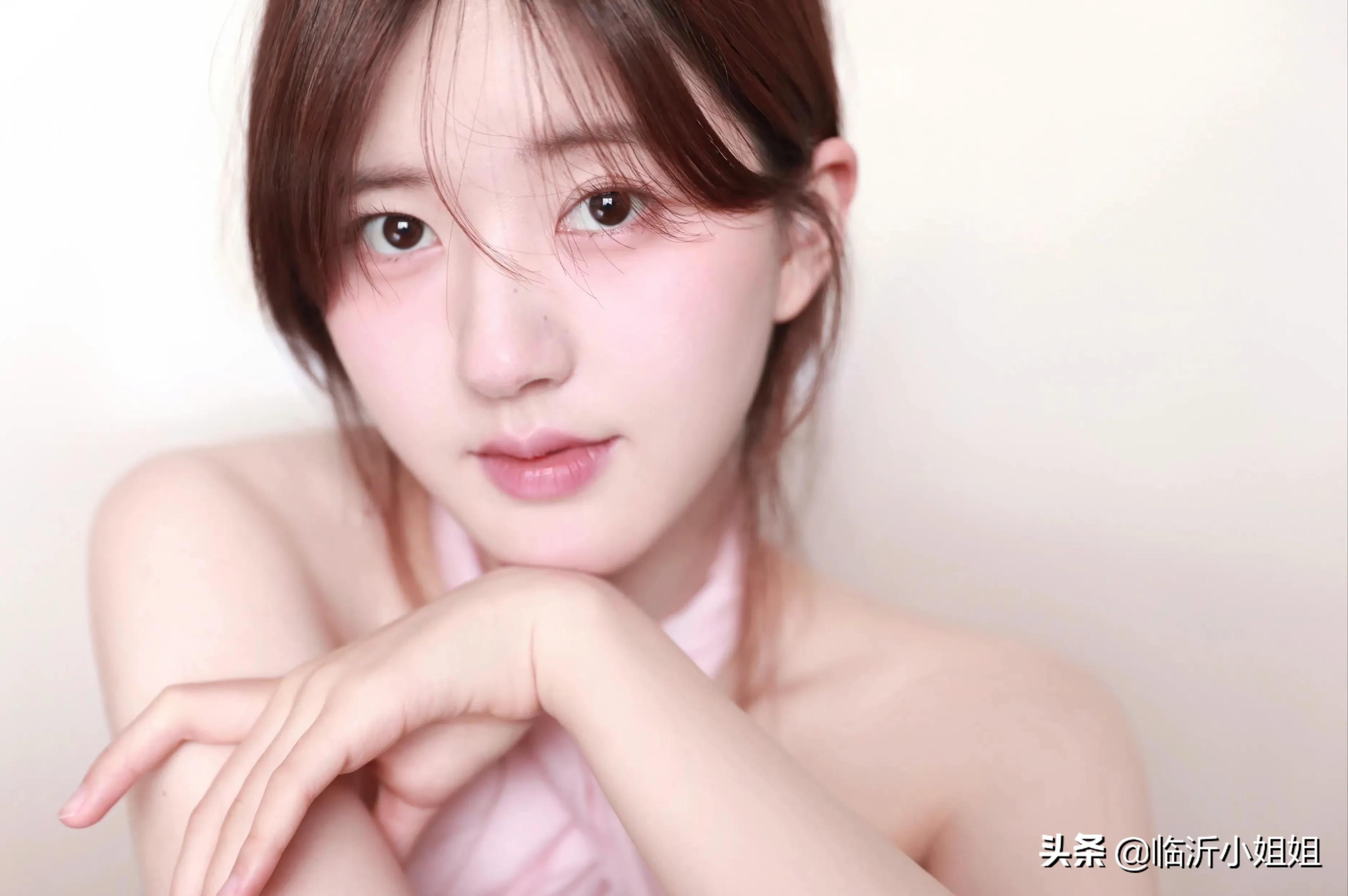 赵露思俏皮可爱的少女感,赵露思时尚俏丽