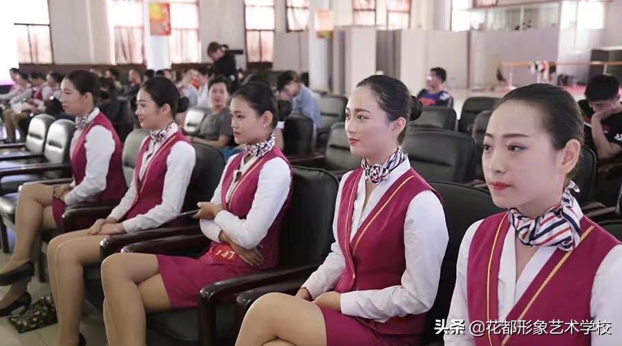 初中女生最吃香的十大技校专业,大专女生最吃香的十大专科专业