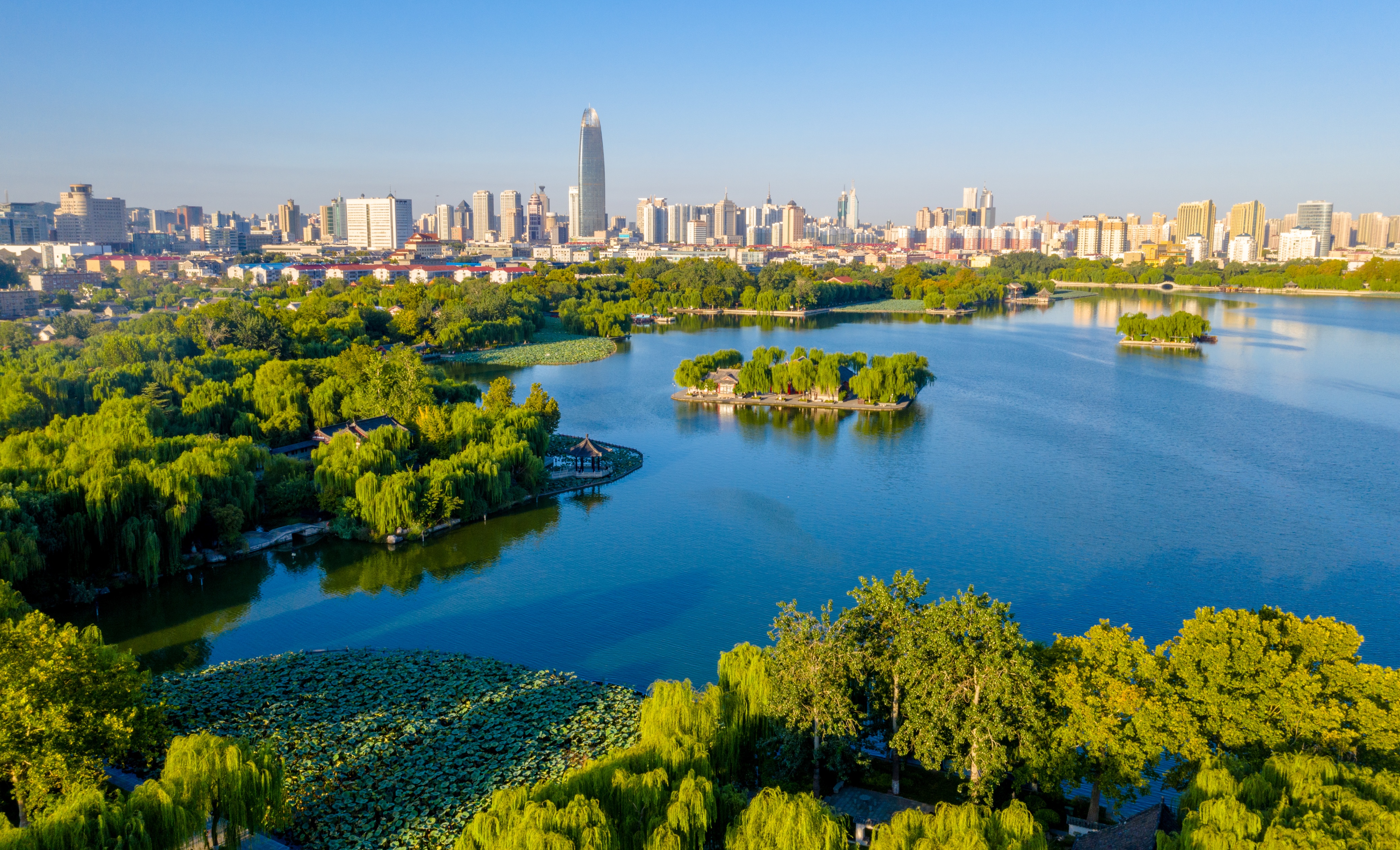 游济南趵突泉大明湖的感慨,趵突腾空润泉城
