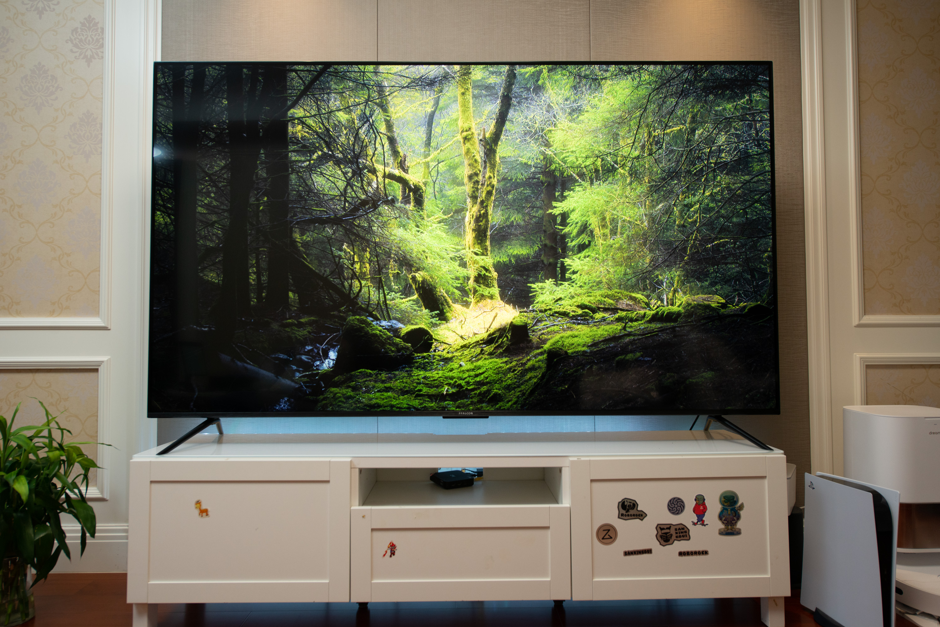 碎屏的电视机,家里电视碎屏了