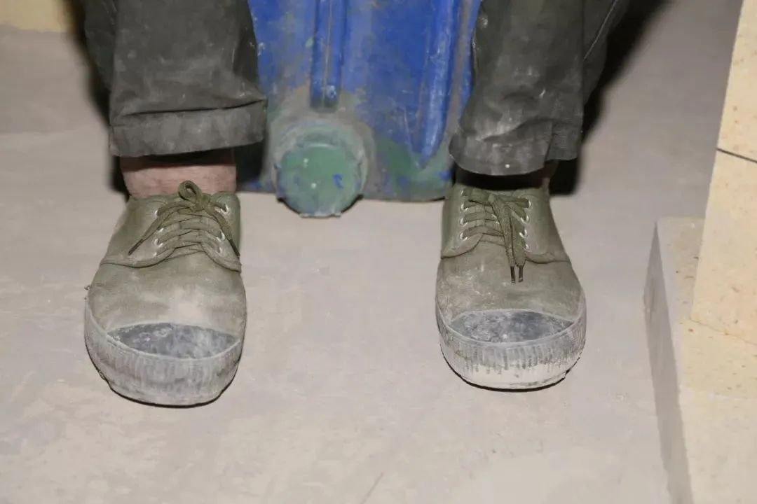 中国第一双鞋是谁发明的,中国第一期解放鞋是哪个厂生产的