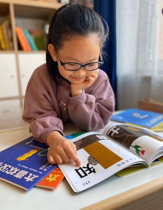 学前班孩子识字遇到的问题,幼儿园该不该学习认字