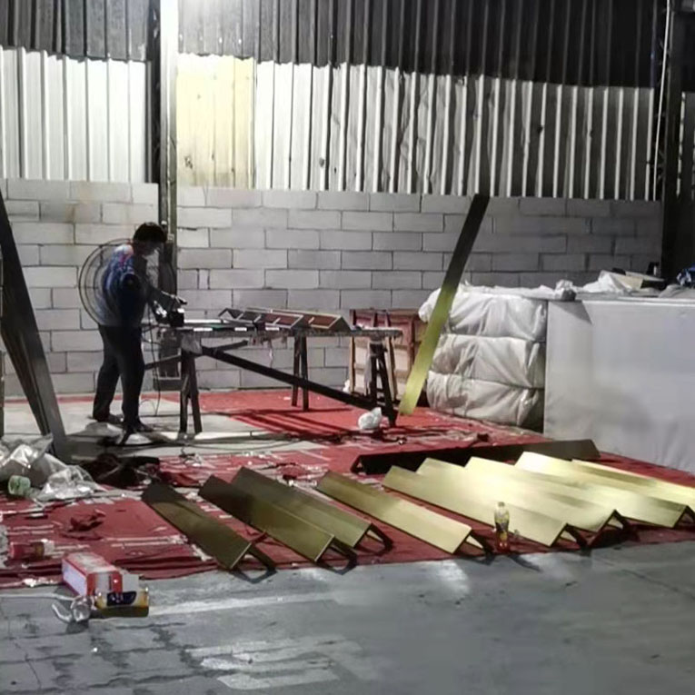 不锈钢表面涂的是什么油,不锈钢电镀与色油区别