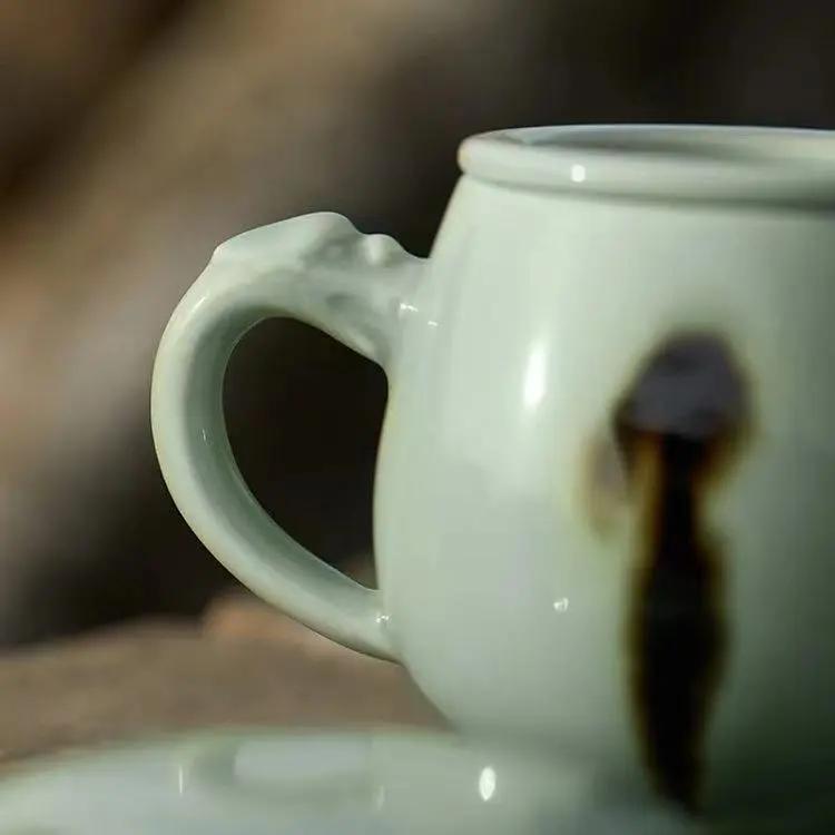 一抹飞青，如灵鱼跃渊