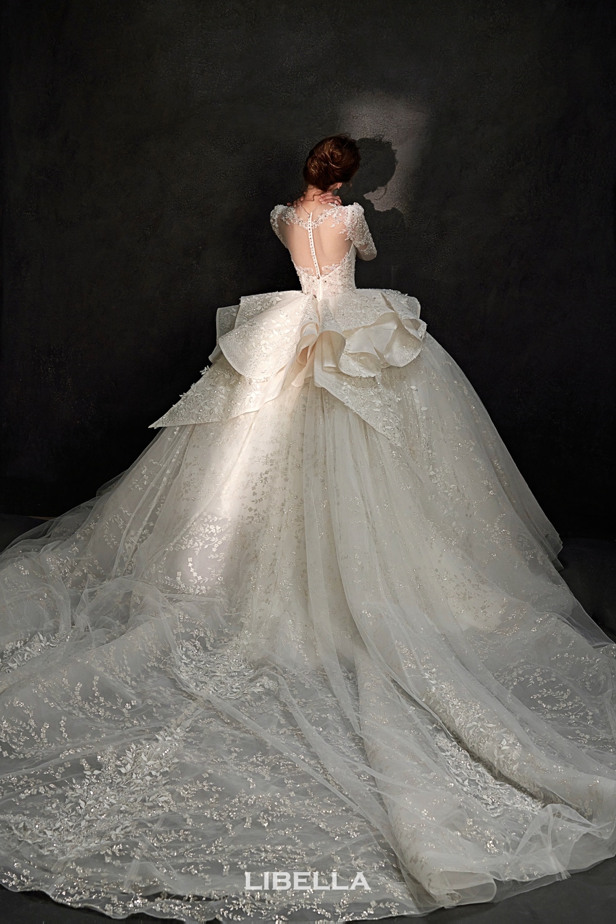 礼服敬酒服买好还是租好,敬酒服是租还是买好