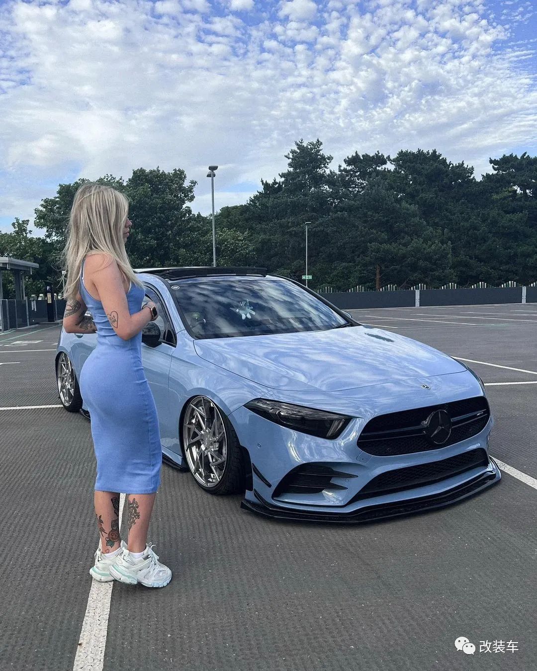 奔驰c级小姐姐改装,奔驰威霆改装小姐姐