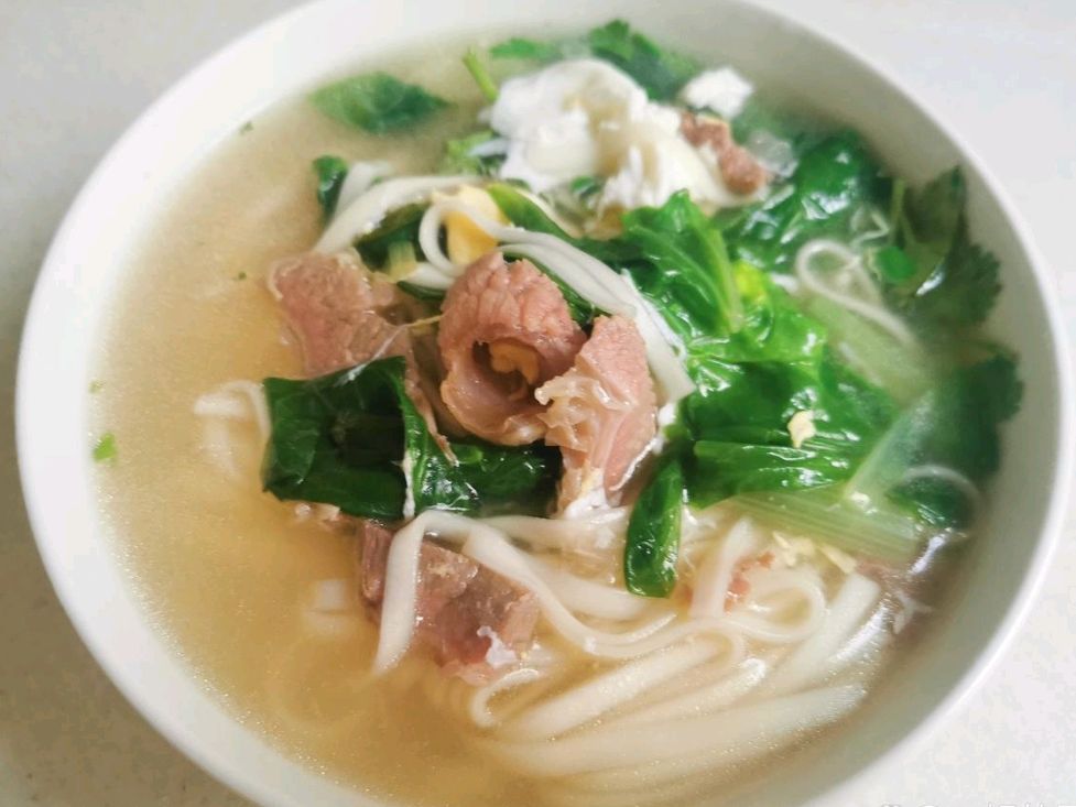 早上吃牛奶面包和不吃早餐哪个好,儿童早餐吃牛奶鸡蛋面包营养够吗