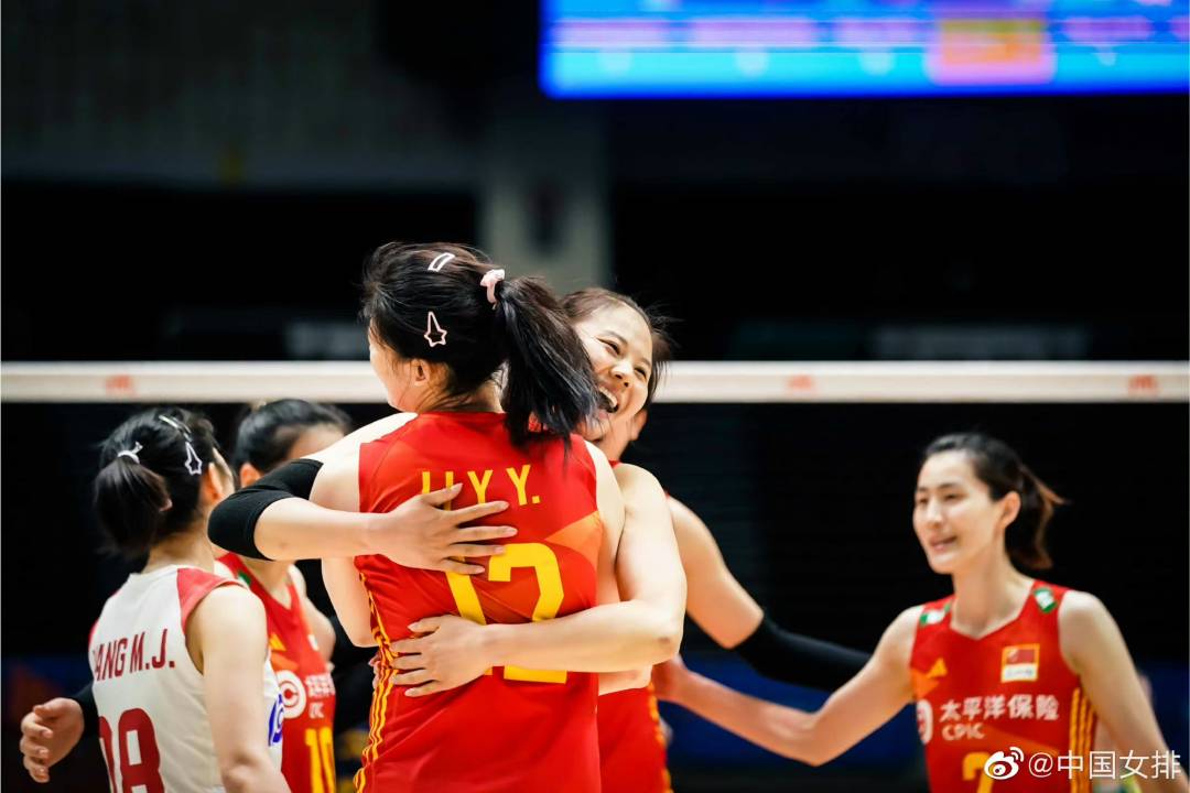 中国女排八进四将迎战巴西,女排新战术视频
