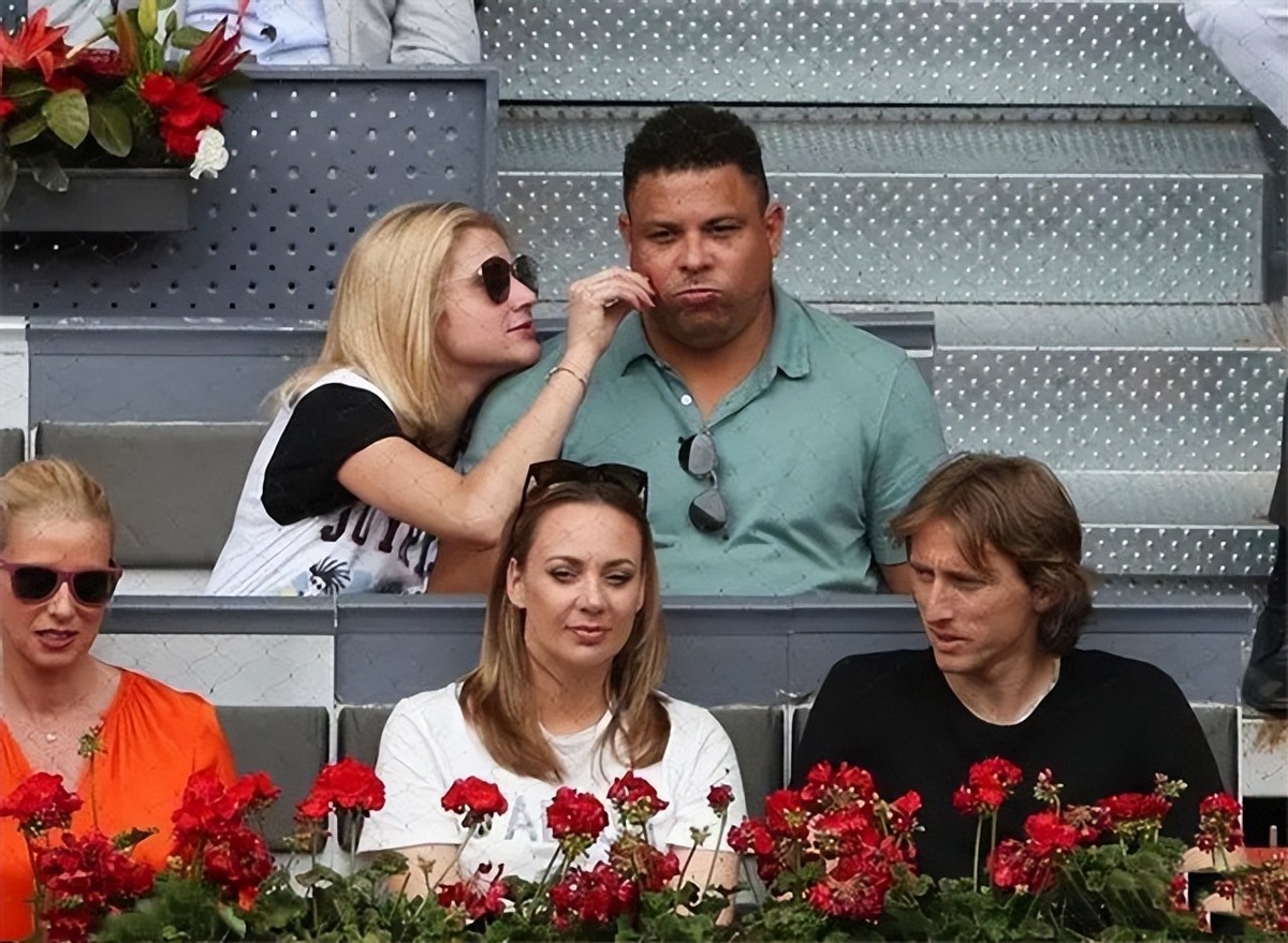 罗纳尔多大罗身家,罗纳尔多2012年在哪个俱乐部