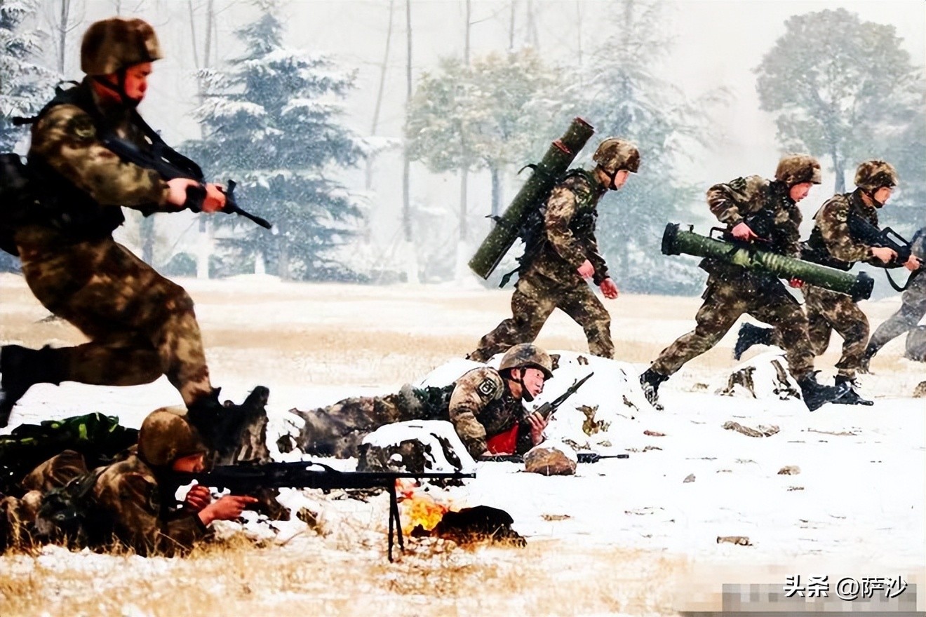 80年代部队使用的130火箭炮,中国83式履带122毫米火箭炮