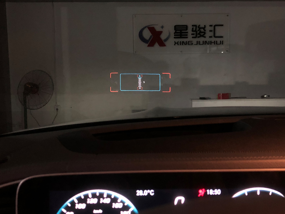 奔驰gle450手势控制展示,奔驰gle450hud安装教程