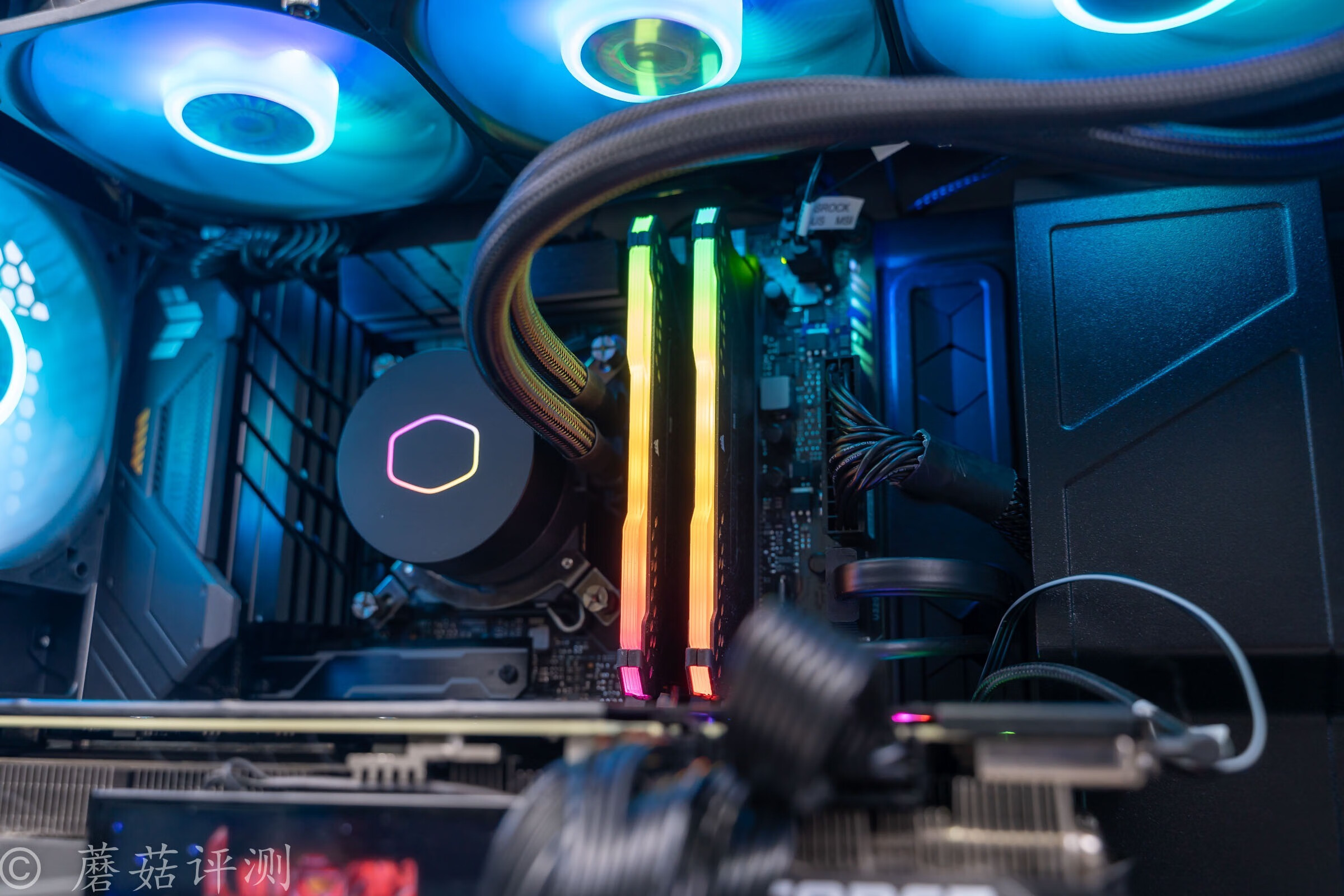 连续多日的高温，让朋友家的主机燥热难耐、更换机箱散热后获新生