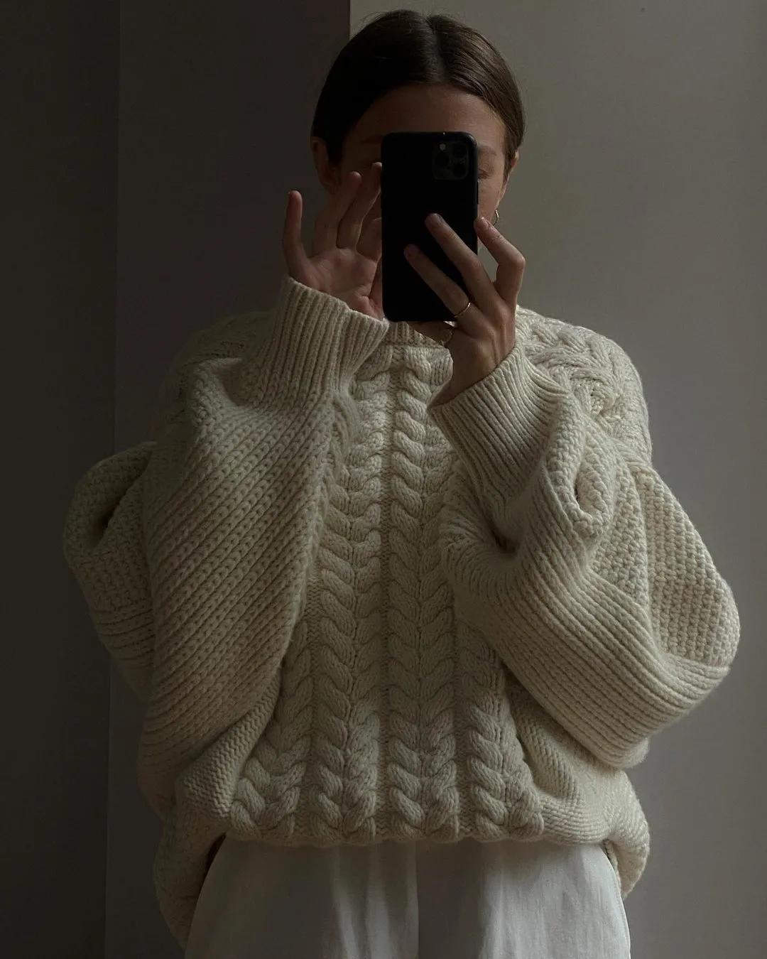 没想到!这3款“奶奶款毛衣”让姑娘们这么上头