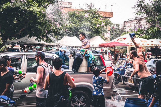 云南泼水节消防车,云南泼水节视频