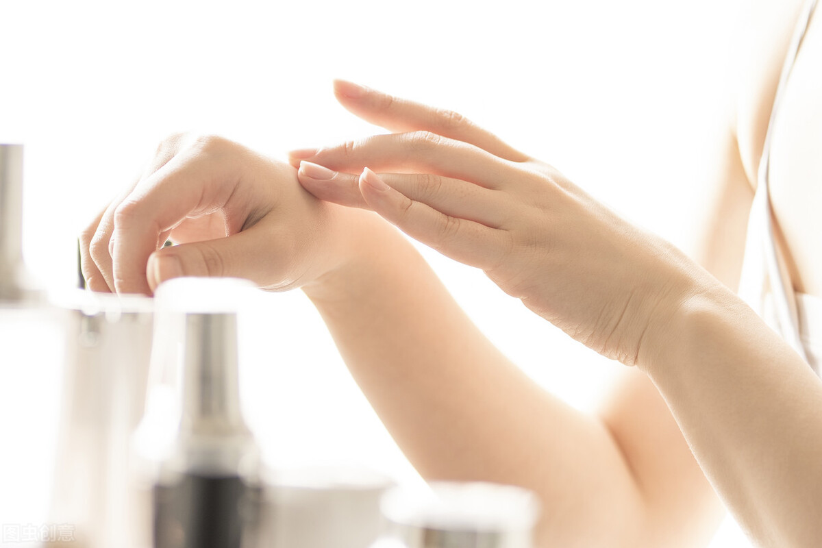 面膜中多余的精华能收集起来用吗,敷完面膜剩余的精华该怎么处理