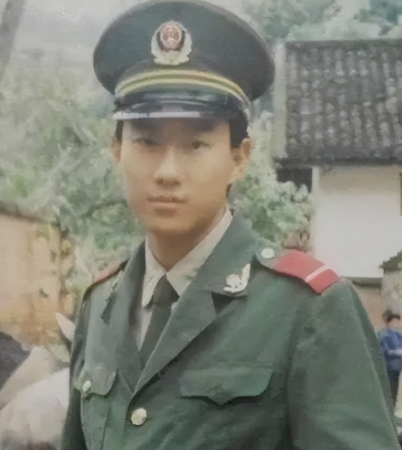 网红交警谭乔名场面,拯救无数司机的“网红交警”谭乔