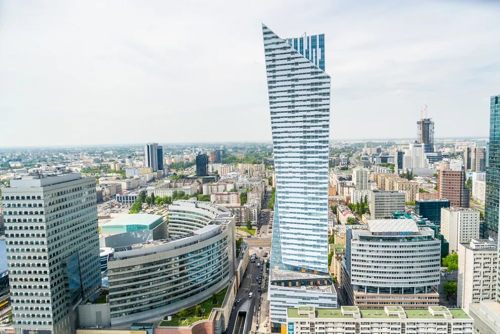 莱万多夫斯基属于巨星吗,莱万多夫斯基加盟巴萨吗