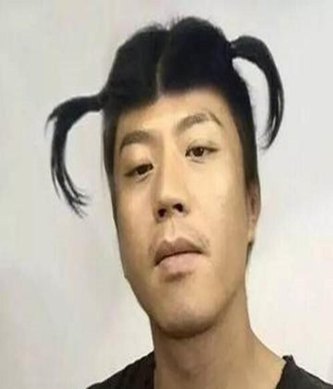 娱乐明星小啾啾风潮:时尚男神的魅力突破