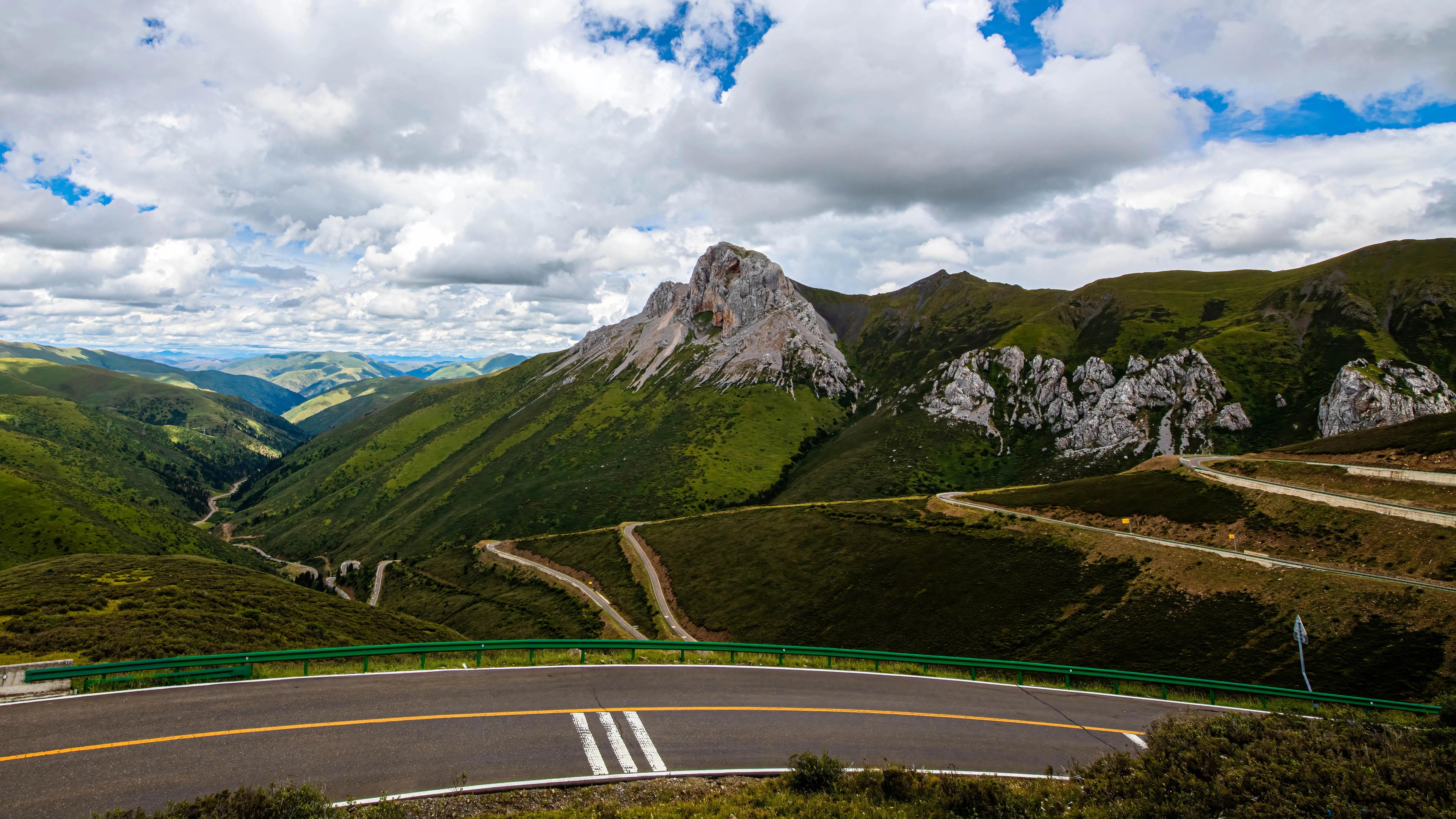 甘孜州最美风景在路上,金秋的甘孜州