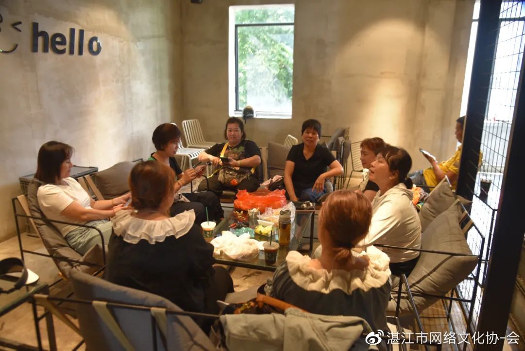 一夜爆火!海南游客骑电动车一日游徐闻