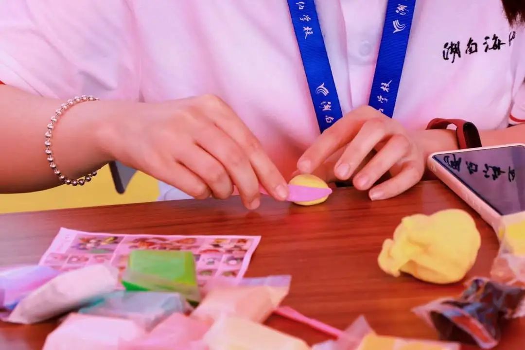 北大青鸟岳阳海纳软件学院女神节,岳阳北大青鸟海纳实训52班