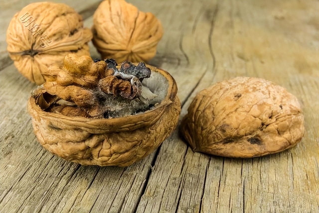 馒头冻冰箱会产生黄曲霉素吗,冰箱冷冻的馒头会产生黄曲霉素吗