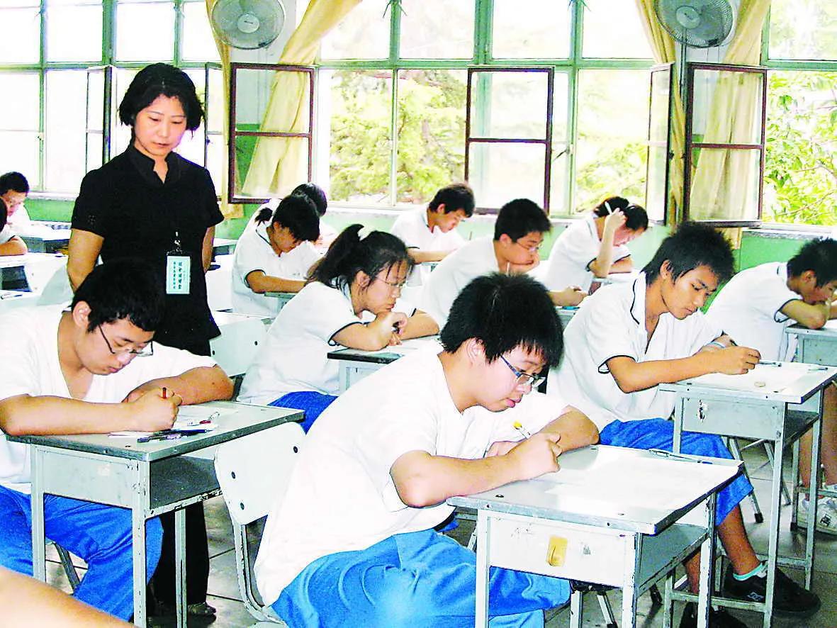 说说自己亲身经历的监考,监考要做些什么事情