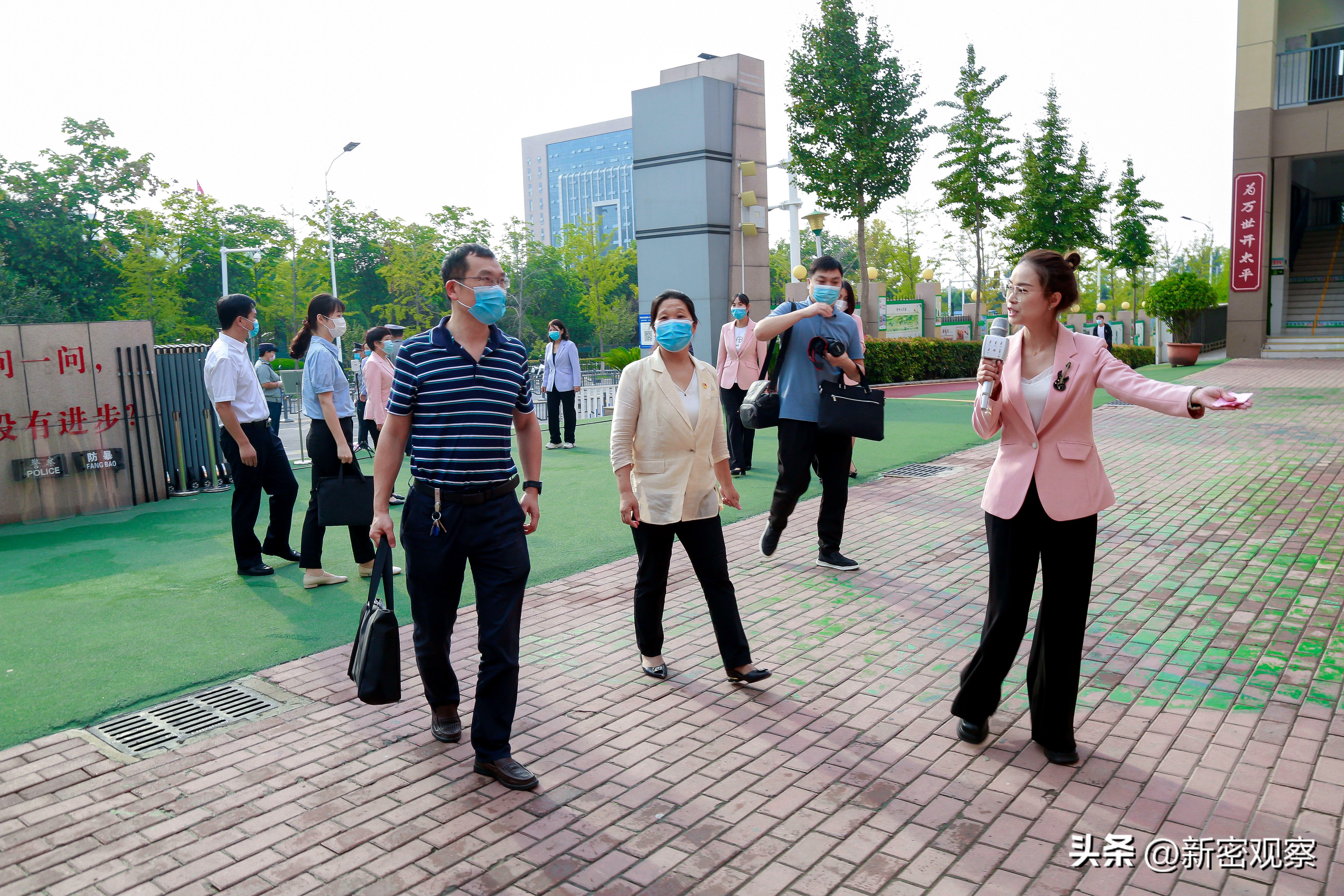 新密市金凤路小学全景,2018年新密市金凤路小学
