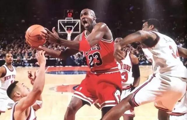 连得17分，硬气！被逆转之王曾经正面硬刚篮球之神，最后被教做人