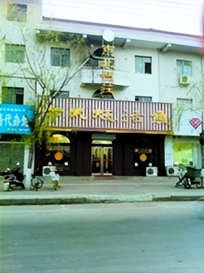 10年邮政局局长驾公车酒后约会女下属,将5名少年撞死,获赔23万