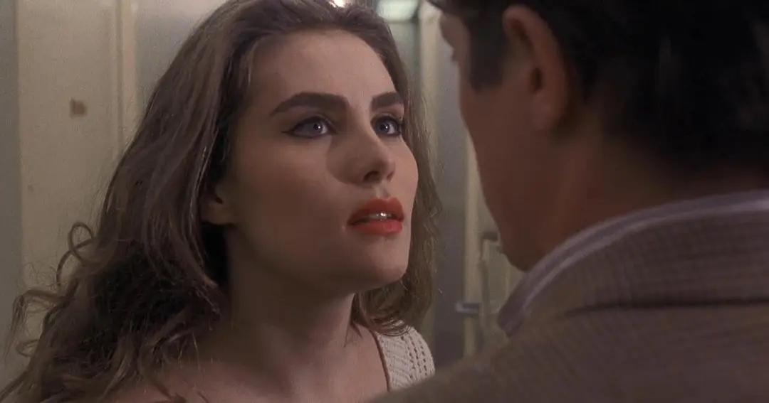 周五的傍晚，最适合观赏情色片。