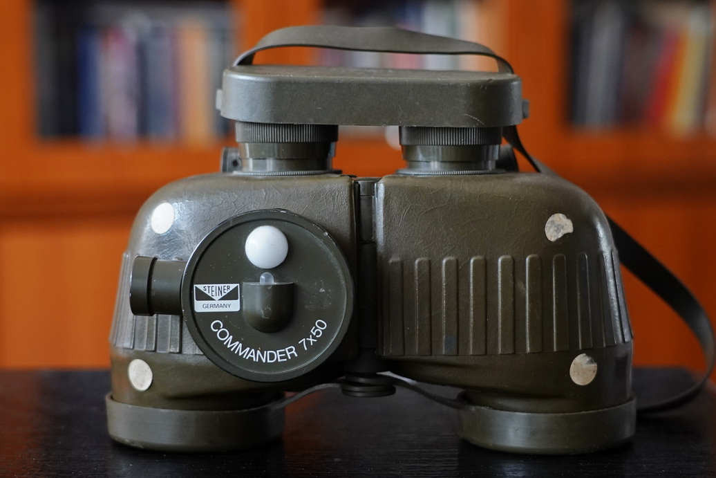 一树梨花压海棠：是*用军**望远镜好？还是名牌望远镜好？