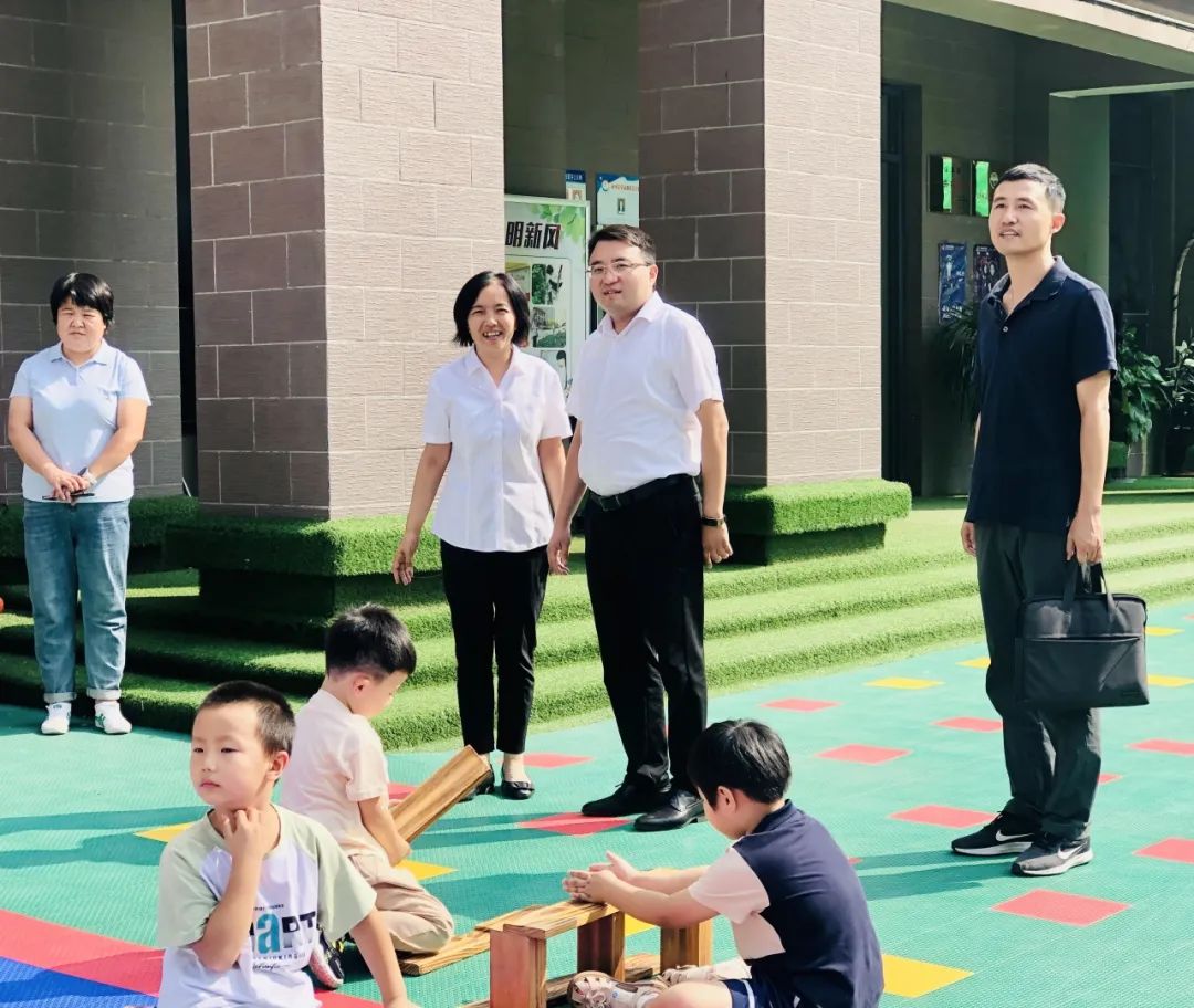 秋颂筑梦者，关怀润心田——县领导到商河县嘉润幼儿园走访慰问