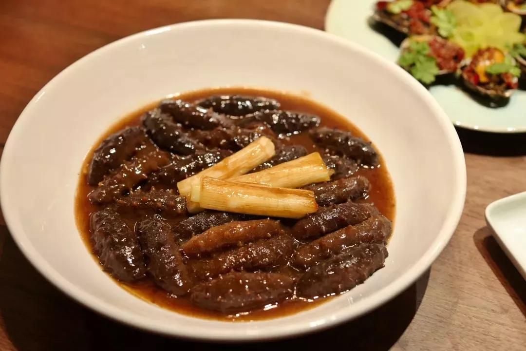 葱烧海参的家常做法视频直播,丰泽园葱烧海参正宗做法