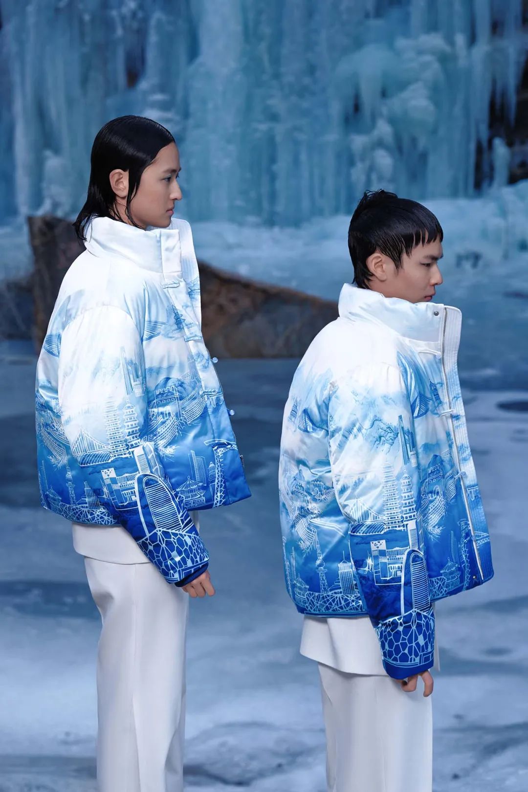 最像滑雪服的冲锋衣,冲锋衣和滑雪服外观