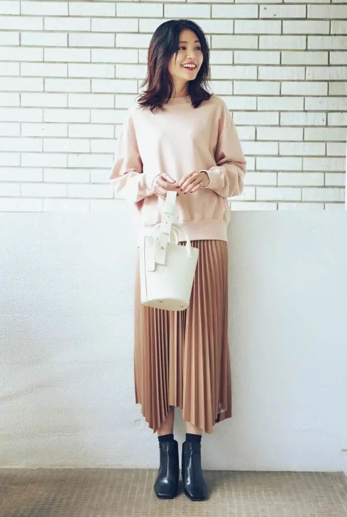 穿裙子靴子过年,过年穿了裙子显瘦