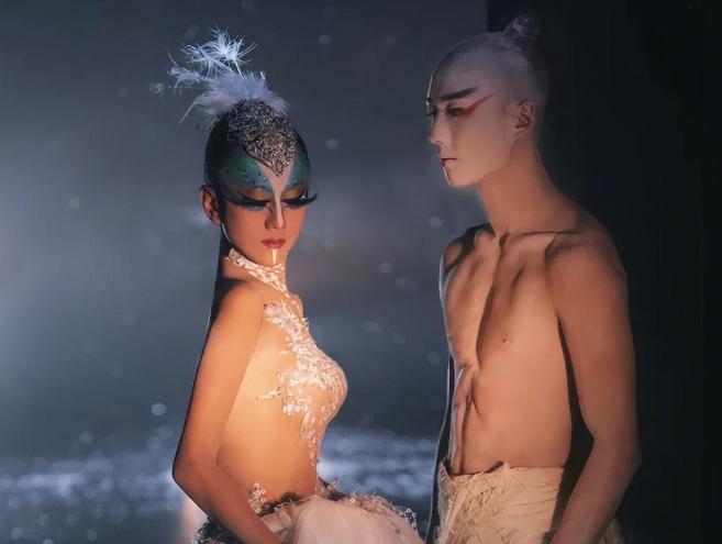 “一丝不挂”还不害臊，娱乐圈为艺术献身的“流氓真相”藏不住了