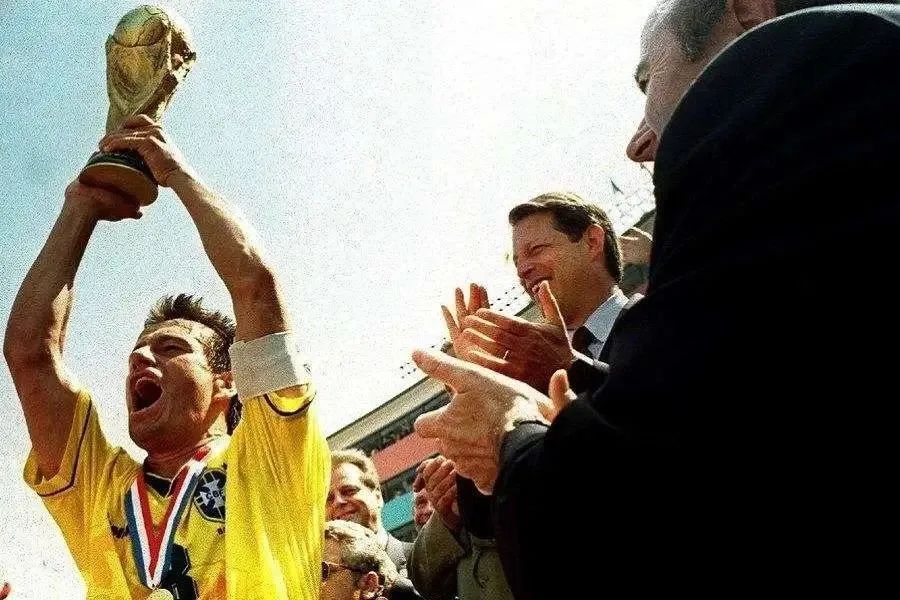 世界杯足球吉祥物熊,足球吉祥物狗