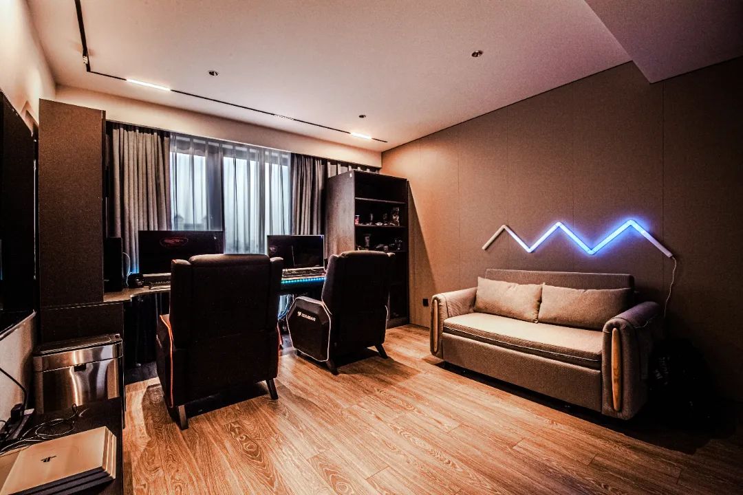 5.6米客厅餐厅一体横厅效果图,横厅客厅餐厅阳台一体装修实景图