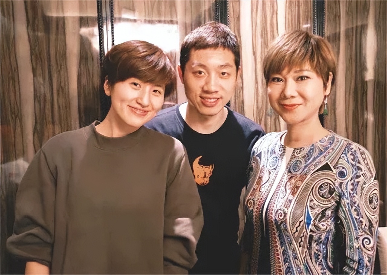 世界冠军许昕求婚现场,许昕乒乓球界的绯闻女友