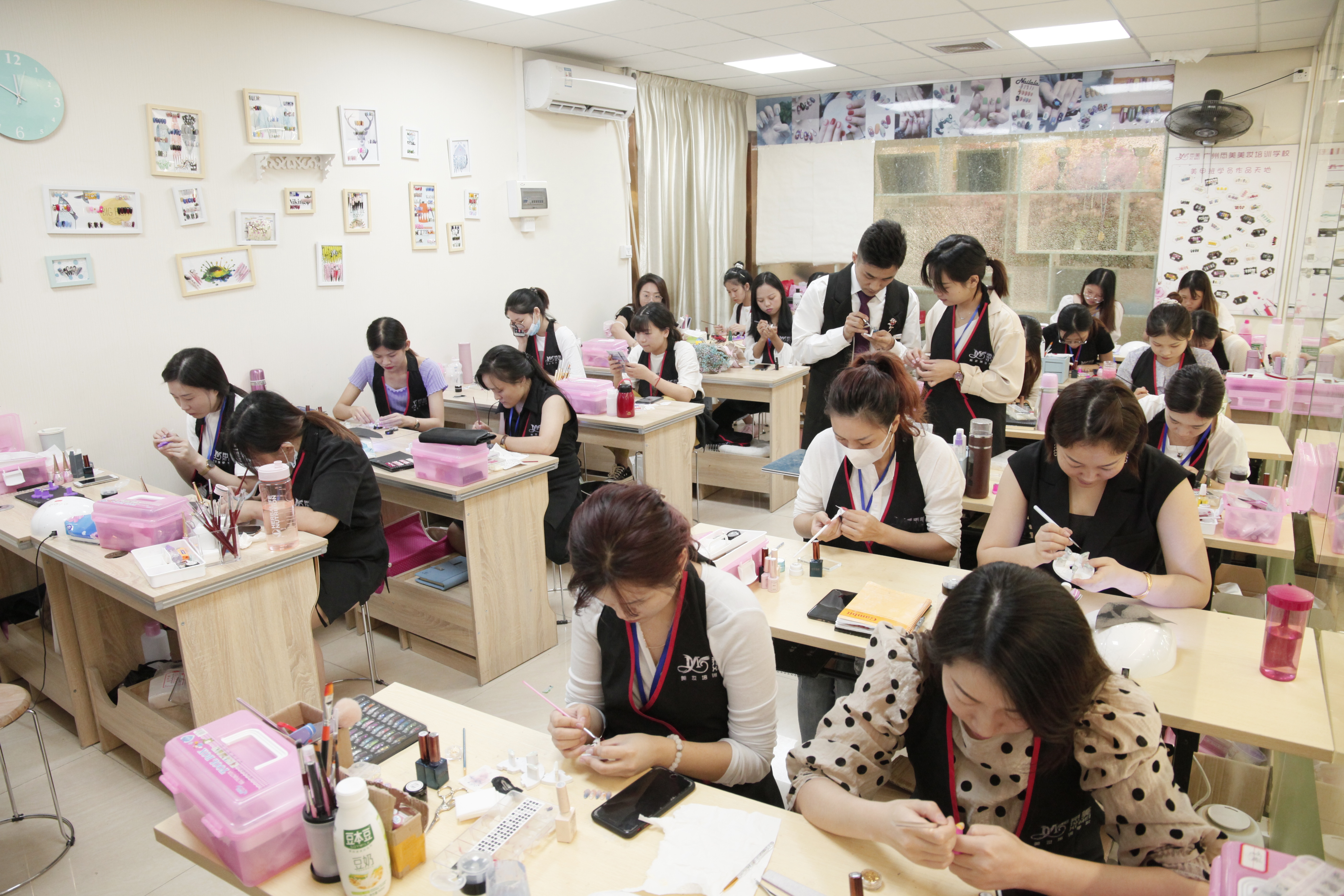 学美甲学徒经历,学美甲先了解什么