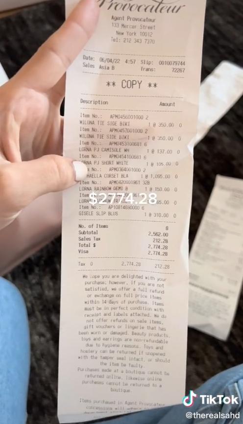 女子打工省吃俭用,啃老买奢侈品