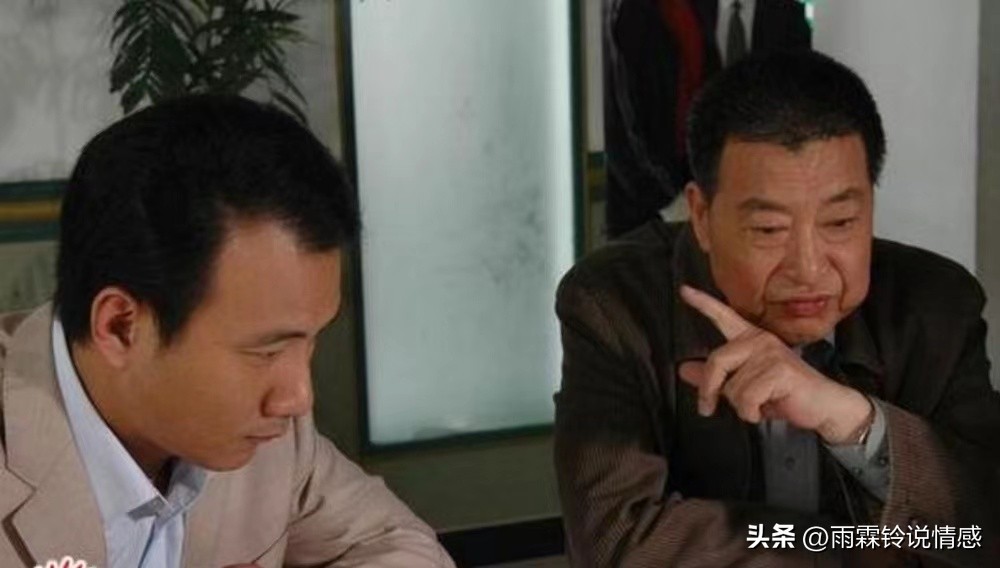 男子回家当全职儿子每月领5500元,男子月领5500当全职儿子算啃老吗