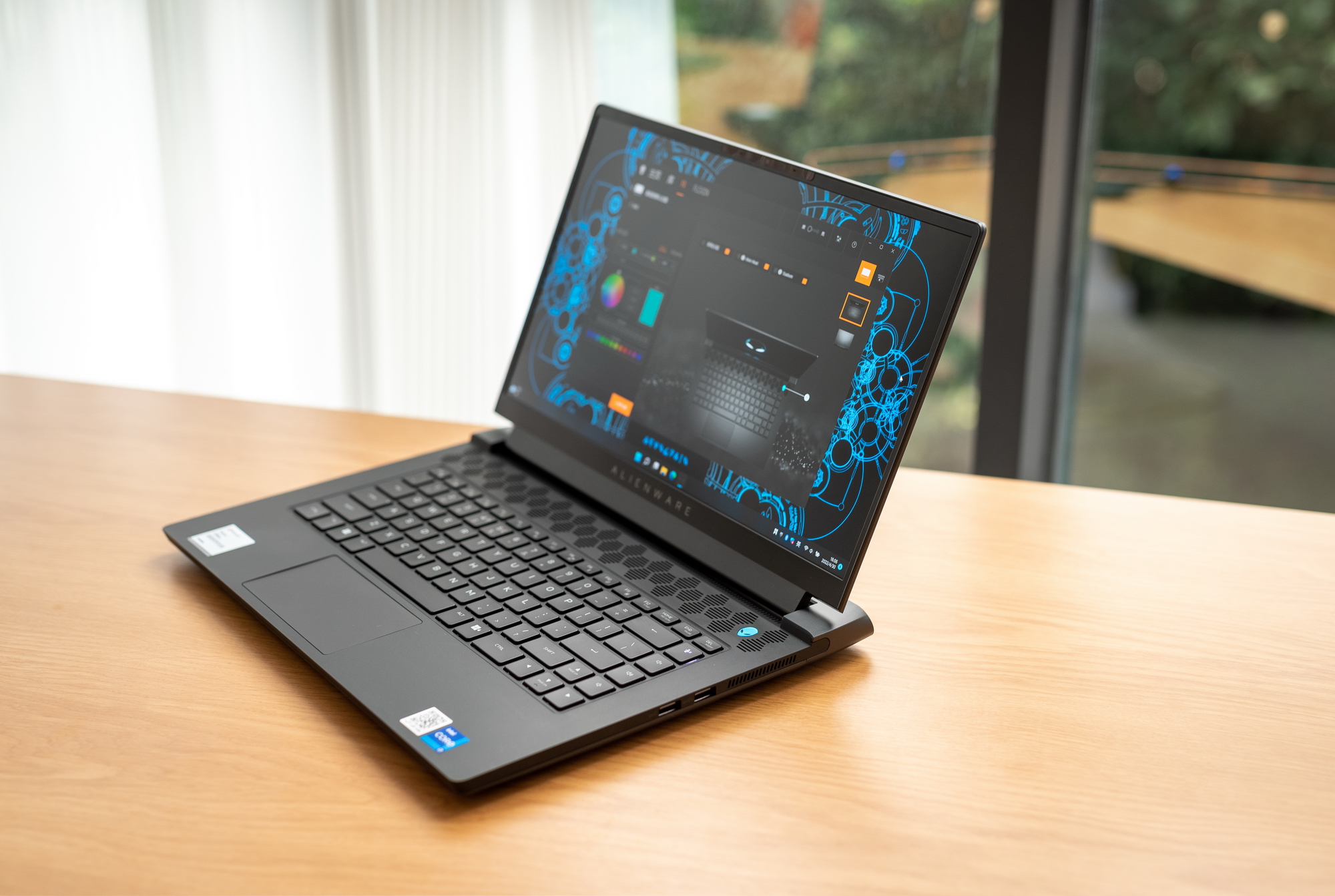 alienwarem17r5评测,男人的快乐就是这么简单且无聊