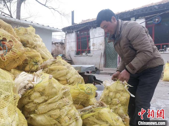 90后小夫妻养牛赚1200万,90后返乡种地年入百万