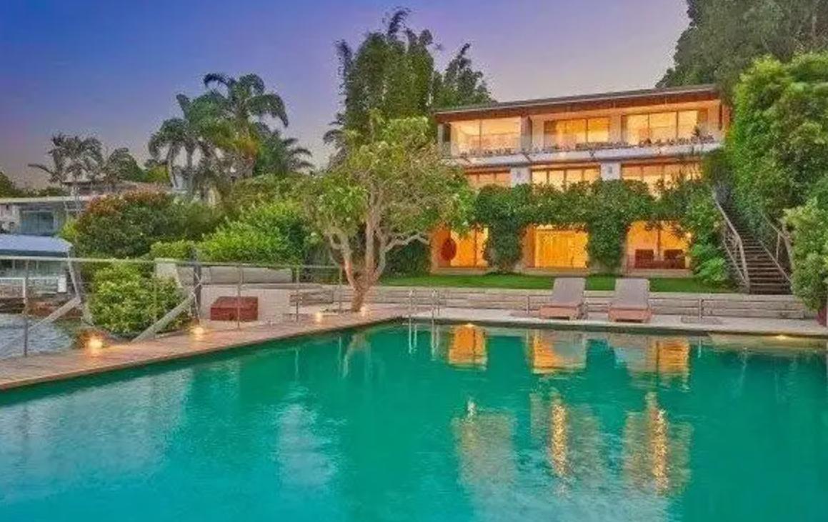 章泽天刘强东事件解说,章泽天携手刘强东出席英国皇室