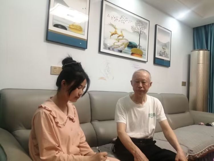 曾都区编钟学校优秀教师,师者如光微以致远演讲背景音乐