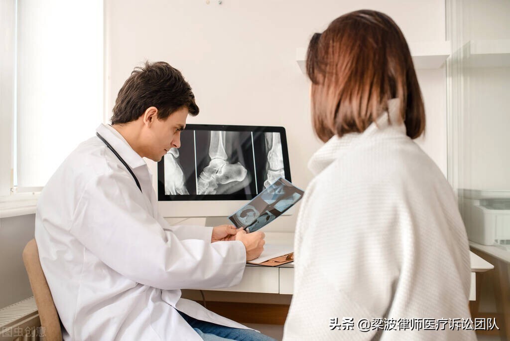 非法行医：未取得医师资格证书，采取中草药偏方外敷方法治疗骨折