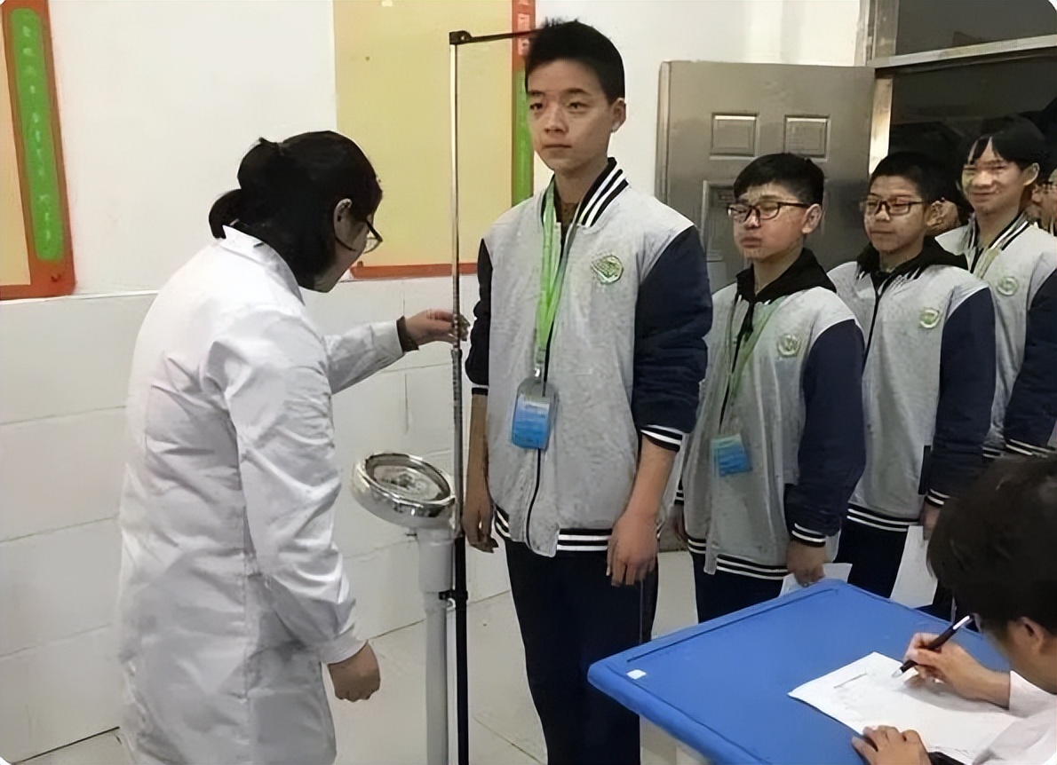 12岁男孩子个子矮怎么办,12岁男孩身高137厘米太矮了怎么办